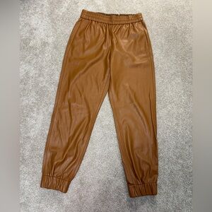 Alice + Olivia - Vegan Leather Joggers in Camel - size Small - EUC